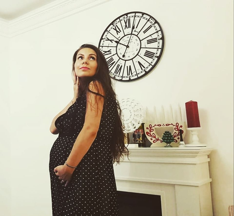 Antonia cu puțin înainte să nască, prin luna octombrie