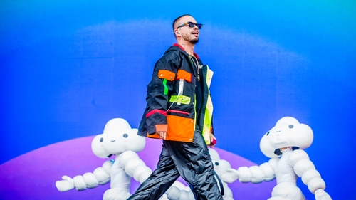 J Balvin se recuperează după COVID-19. Mesajul artistului: Nu e o glumă. Virusul chiar există