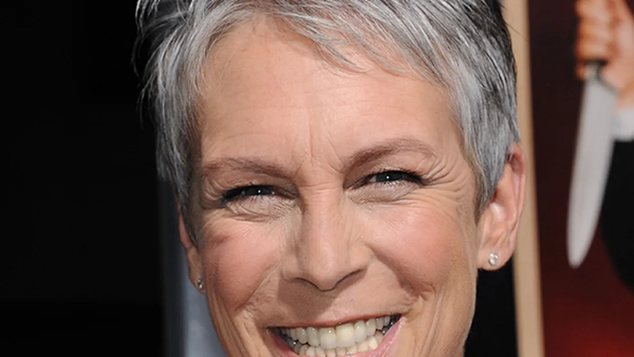 Are 53 de ani şi arată fenomenal! Uite ce actriţă le face invidioase pe multe tinere ce au jumătate din vârsta ei!