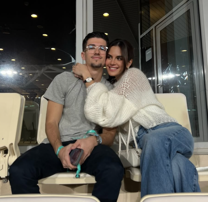 Maria și fratele ei, în Dubai. Sursa foto: Instagram @Maria Guardiola