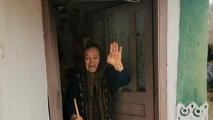 Povestea care îți sfâșie sufletul. Află cum reușește bunica Maria să supravițuiască, dintr-o pensie de 95 de lei și... urzici cu mămăligă