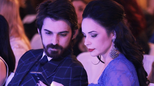 Fanii au dat-o de gol! De ce scrie ANDREEA MARIN mesaje misterioase doar în limba engleză!