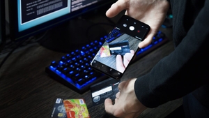 Poliția Română a emis alertă de fraudă la nivel național. Un simplu apel telefonic te poate lăsa fără bani în cont