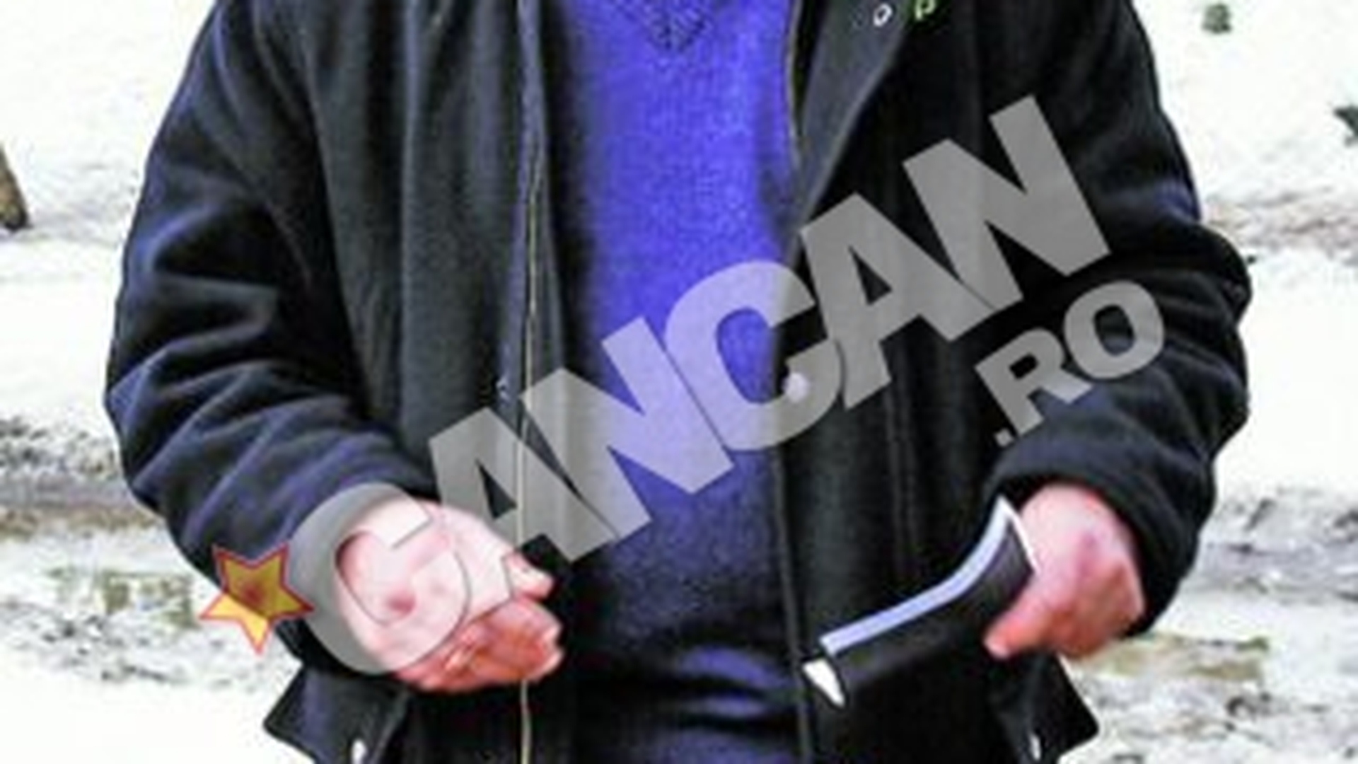 Cumul de functii la Zoo Radauti din cauza saraciei. Seful parcului cu animale face pe soferul si hingherul la nevoie