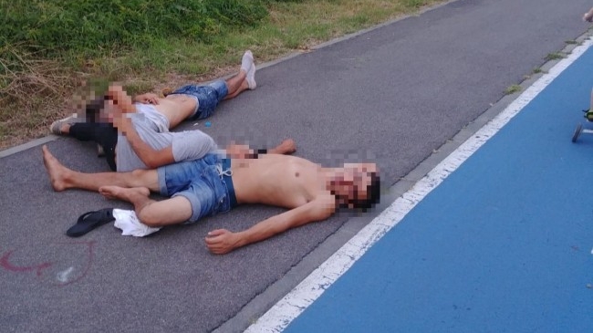 “Zombie” pe malul Mureșului! Cum au fost fotografiați 3 tineri
