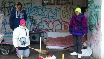 Traiesc in conditii greu de imaginat. O familie traieste in spatele unui bloc din Mihai Bravu