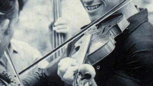 Arnold asa cum nu l-ai mai vazut niciodata! Canta la vioara dupa antrenament cu muschii gata sa-i explodeze - Mesajul lui e genial: "I'll be BACH"