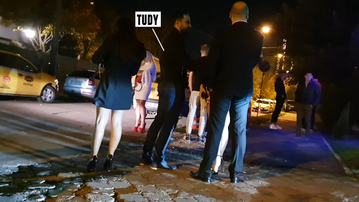 Tudy s-a întâlnit cu niște prieteni în față la NUBA