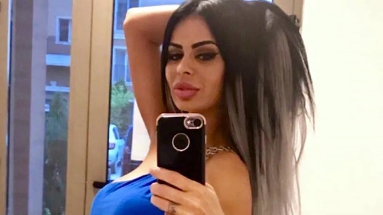 Renata, cu bustul la vedere pe internet! Nici femeile nu s-au putut abţine să nu-i dea ”LIKE”