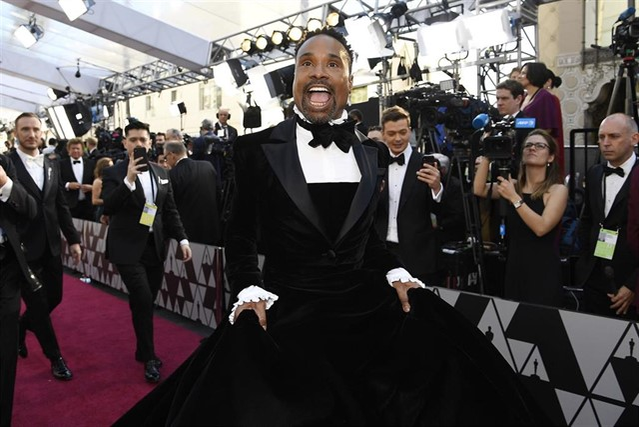 Apariția uluitoare la Premiile Oscar 2019. Un actor a veni într-un smoking-rochie: ”Nu e treaba nimănui, alegerile mele mă privesc doar pe mine”