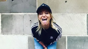 Delia şi Lora, ”ceartă” pe o pereche de pantofi. Fanii au pus paie pe foc!