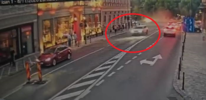 Accident tragic în Brașov: o mașină a intrat în plin în pietonii de pe trotuar. Două persoane au murit