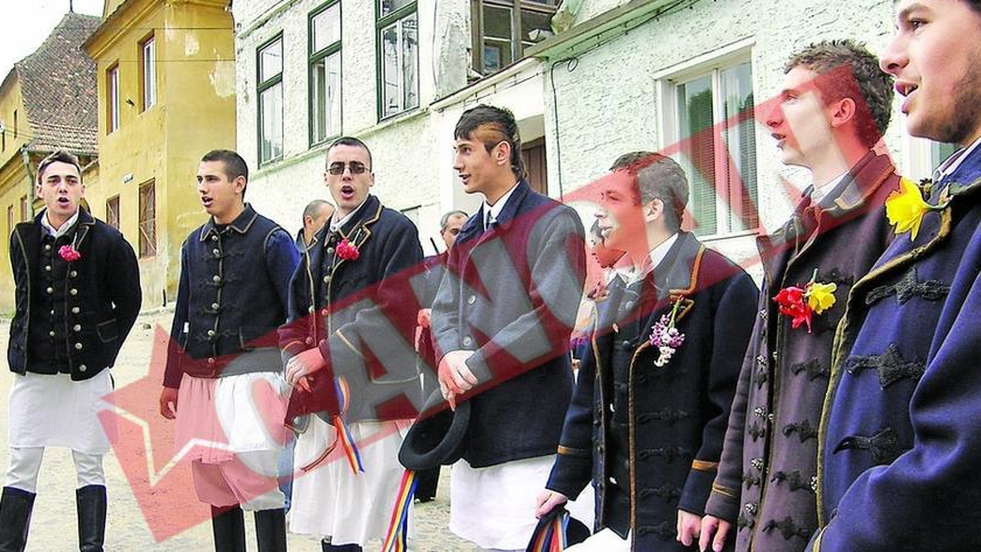 Junii brasoveni au schimbat obiceiul udatului