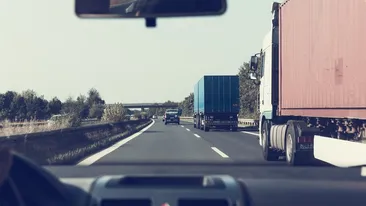 Un patron oferă o recompensă de 50.000 de euro pentru găsirea unui TIR încărcat cu televizoare