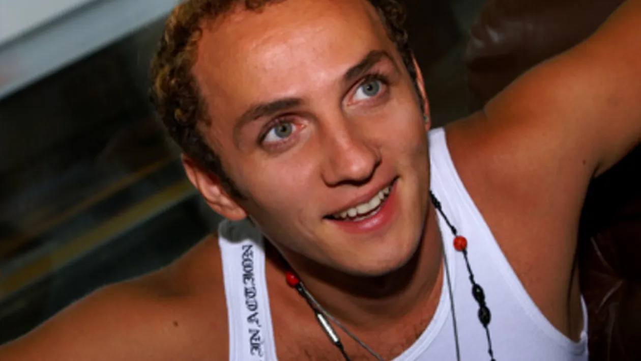 A inceput sa-i creasca parul! Mihai Traistariu se mandreste cu podoaba lui capilara: O sa am o claie mare