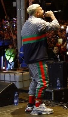 Alex Velea, apariție șocantă pe scenă la Sărbătorile Iașiului. Cum a venit îmbrăcat