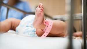 Premieră națională! O femeie diagnosticată cu COVID-19 a adus pe lume cvadrupleți