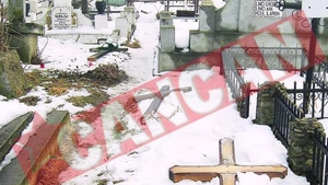 Zeci de morminte profanate de elevi