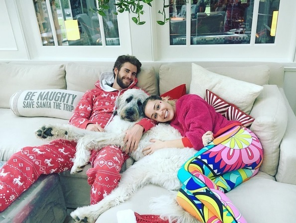 Fanii lui MILEY CYRUS sunt în culmea fericirii! După ce s-a împăcat cu fostul logodnic, cei doi au petrecut împreună de Crăciun | FOTO