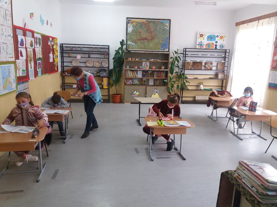 Școala cu cinci elevi, de la Comănicea