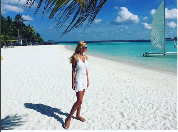 A fugit departe de scandalul cu fiica lui, Ioana. Cristian Boureanu, romantic cu iubita în Maldive! În ce lux a cufundat-o pe Laura Dincă!