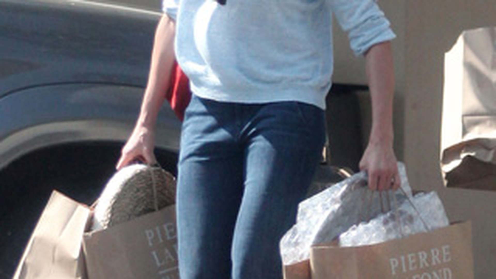 Cameron Diaz isi cara singura sacosele imense la cumparaturi