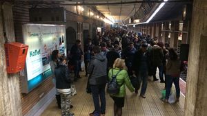 Circulaţia metrourilor, blocată după ce unei persoane i s-a făcut rău. Bărbatul a murit 