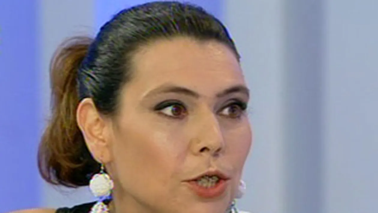 Ioana Tufaru umbla cu cioara vopsita! Se lauda ca a slabit fara sport si fara dieta cand ea de fapt e mai grasa decat era! Vezi aici proba cantarului!