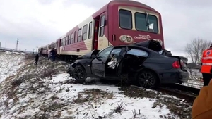 Cine era tânăra moartă în accidentul de tren din Iași, când BMW-ul a fost izbit în plin