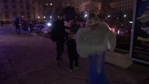 Aparitii rare in showbizul autohton! Corina si Giulia Anghelescu si-au scos barbatii la concert!