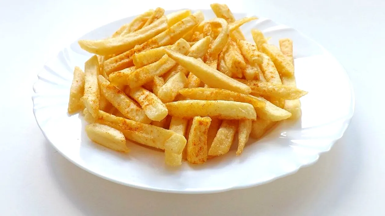 Prețuri „bombă” pe litoral! Cât a ajuns să coste o porție de 150 de grame de cartofi prăjiți la autoservirile din Mamaia, în iulie 2022