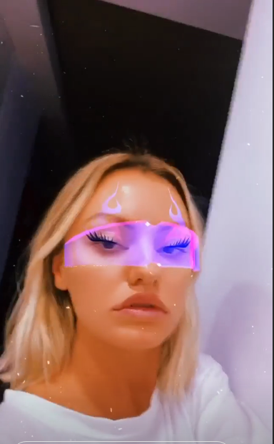 Alexandra Stan, imagine incendiară în pat, alături e iubit! Bărbatul s-a ascuns sub pătură