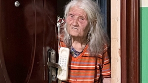 Cum a ajuns Vetica "spaima" unui bloc din Iași. Ce le face pensionara de 96 de ani vecinilor