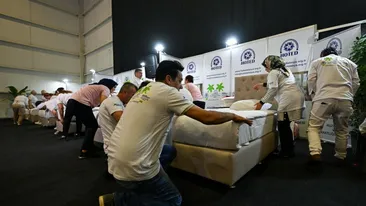 Olimpiada Cameristelor: un concurs de curățenie în care și-au testat îndemânarea și viteza. Imaginile s-au viralizat!