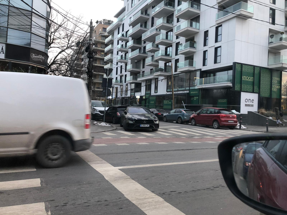 ”Fiul adoptiv” a lui Alex Velea, aroganță în trafic