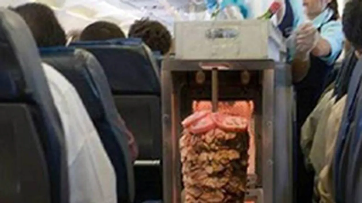 Ramai interzis! Acesta e singurul loc din lume unde nu te asteptai sa mananci saorma!  In avion la business class se serveste cu de toate