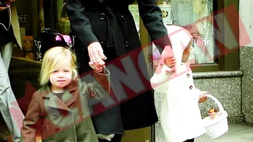 Shiloh si Zahara, cu cosuletele la cumparaturi