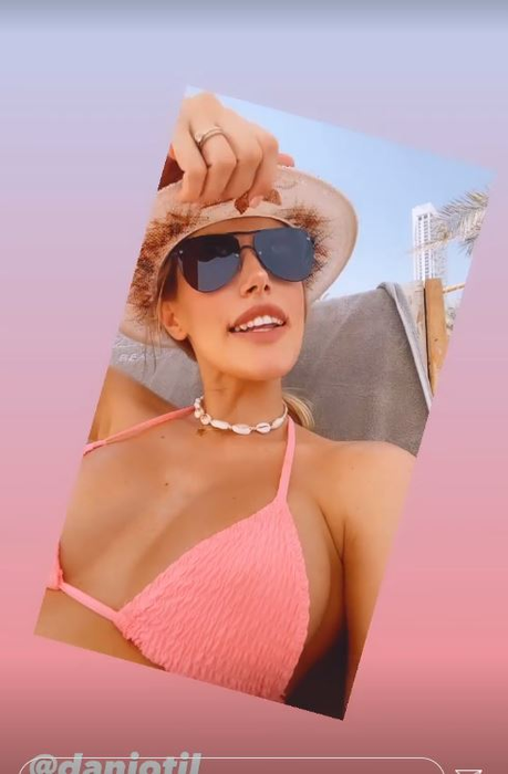 Gabriela Prisăcariu a anunțat sexul bebelușului pe care îl are cu Dani Oțil. Sexy graviduța s-a fotografiat în costum de baie în vacanța din Dubai