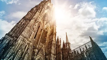 Domul din oraşul german Köln, evacuat de teama unui atentat! Un suspect român a fost arestat