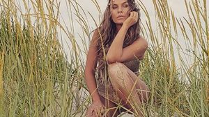 Anna Lesko a pozat goală pe nisipul fierbinte! Cum arată artista după ce a devenit mamă