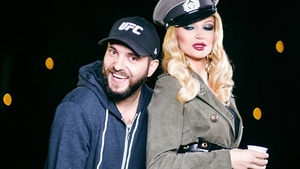 Lora a vorbit despre căsătorie şi sarcină: „Copilul şi nunta pot veni la pachet”