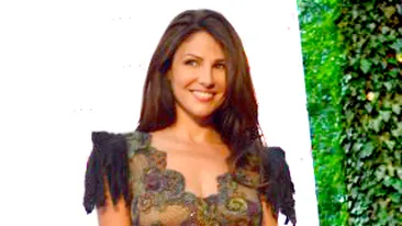 Oana Cuzino, impecabila la un eveniment monden intr-o creatie Dana Budeanu: Este special pentru vremea ploioasa, o sculptura in dantela