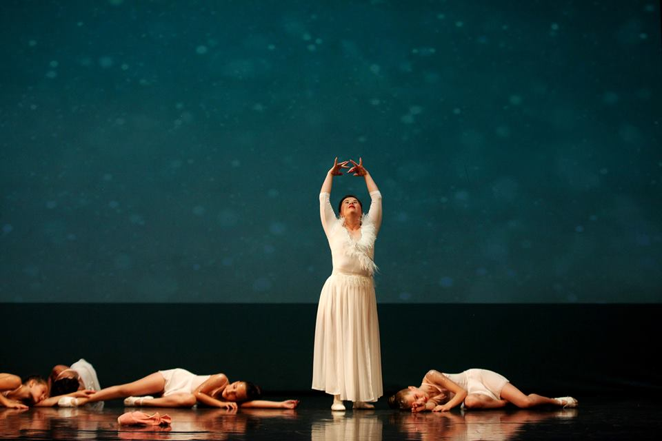 Unul dintre spectacolele pregătite de singura trupă a tinerilor cu sindrom Down din România