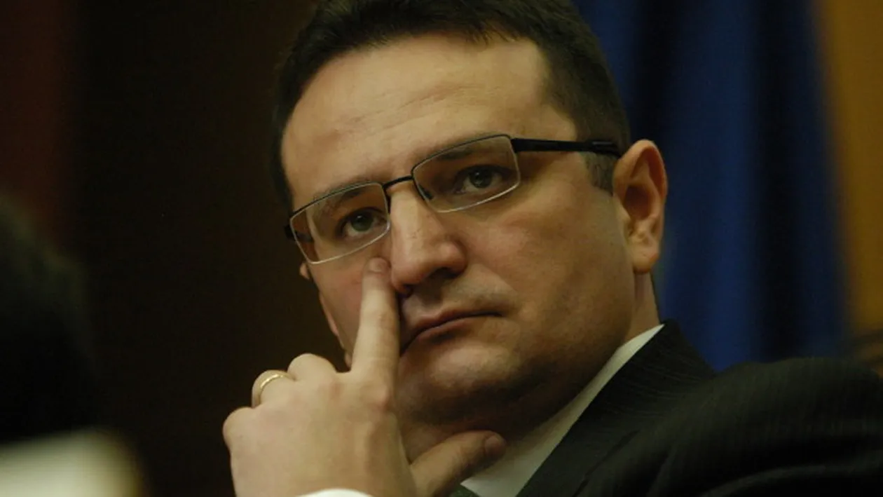 Sefii SRI si SIE au salarii mai mici decat adjunctii lor. Afla de ce se intampla asta