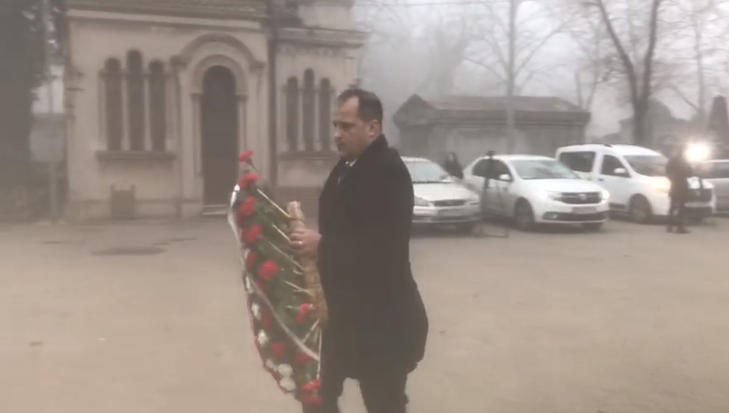 Emoționant! Mesajul scris de Șerban Huidu pe coroana cu flori adusă la căpătâiul Cristinei Țopescu