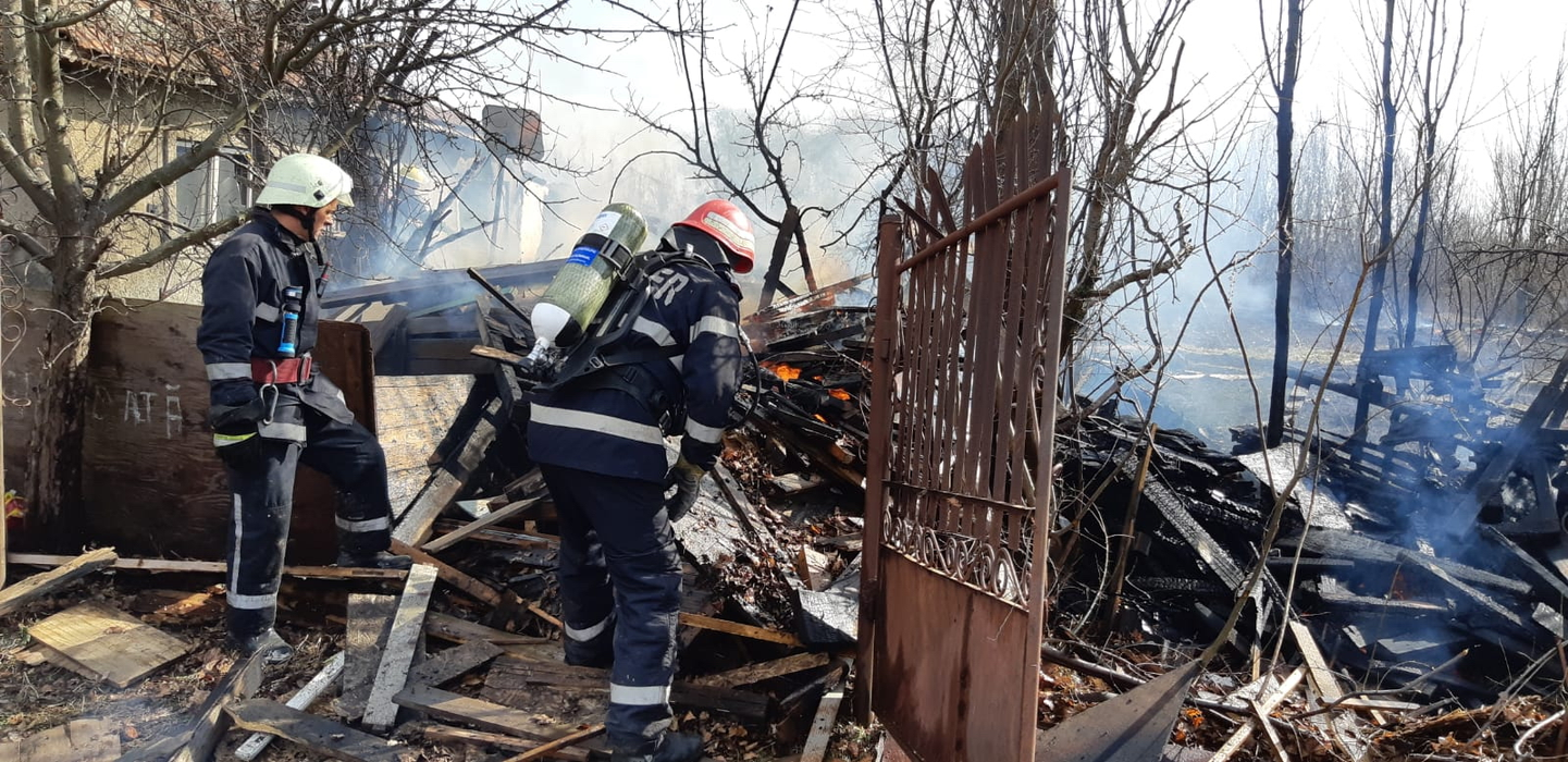 După Vrancea și Giurgiu, incendiu puternic de vegetație și în Dâmbovița | FOTO + VIDEO