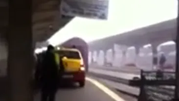 Ce-a putut sa faca un taximetrist, in Gara de Nord, pentru un bacsis gras! Si-a parcat masina pe peron, in asteptarea clientului!