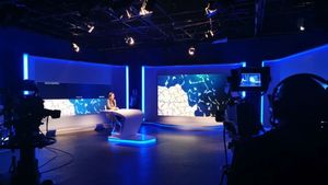 Ce face știrista TVR bătută cu brutalitate de soț și propriul tată. Televiziunea nu mai e o prioritate pentru Dana Războiu