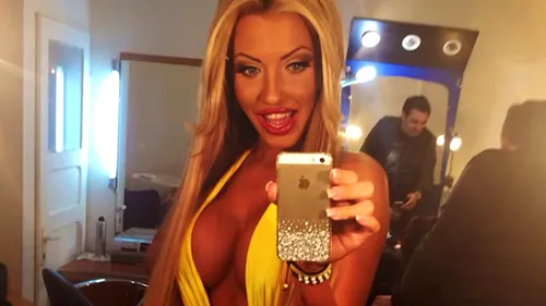 Loredana Chivu, aproape dezbracata in direct! Cum a putut sa se imbrace asistenta TV: Mai bine veneai in sanii goi