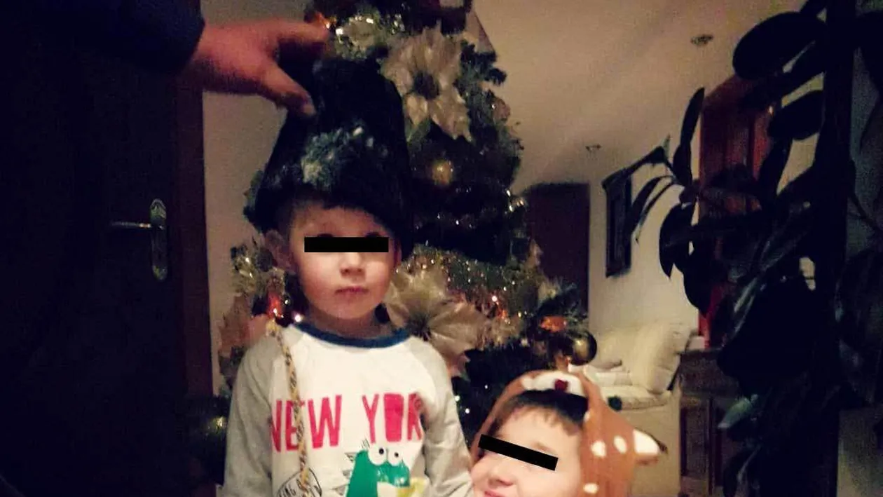 Imagini de colecţie cu băieţelul Mariei Constantin şi frăţiorul lui de doi ani! Au plecat la colindat!